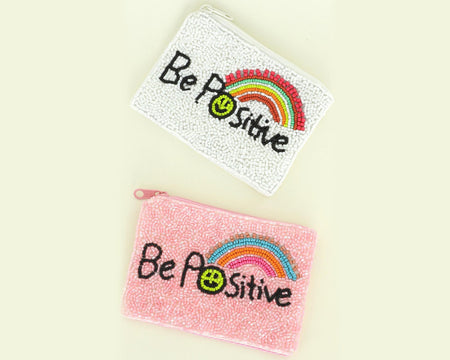 Égayez vos journées avec notre porte-monnaie en perle "Be Positive" ! 💫🌟 #PositivitéEnPerle