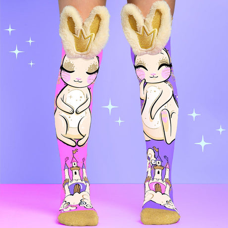 Chaussettes hautes Lux Bunny roses et violettes avec lapins couronnés, oreilles pelucheuses 3D doublées de doré, motifs châteaux et pointes dorées scintillantes.