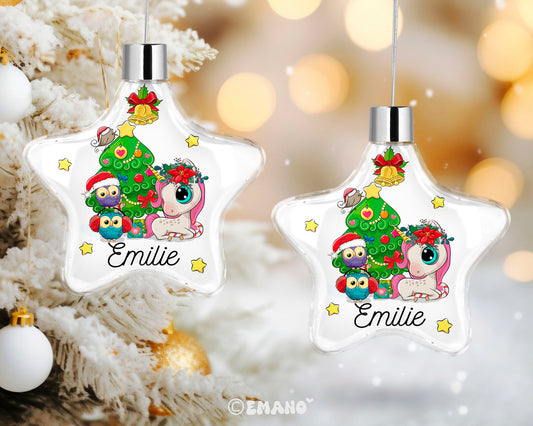 Une décoration de Noël personnalisée avec le prénom de votre choix, ornée de motifs festifs pour illuminer votre sapin et votre maison.