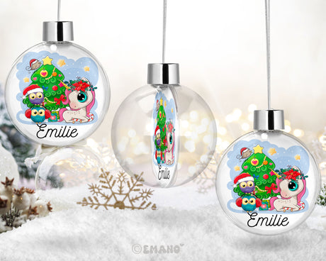Une décoration de Noël personnalisée avec le prénom de votre choix, ornée de motifs festifs pour illuminer votre sapin et votre maison.