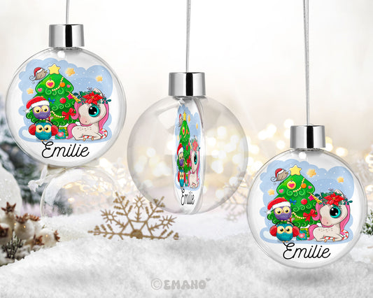 Une décoration de Noël personnalisée avec le prénom de votre choix, ornée de motifs festifs pour illuminer votre sapin et votre maison.