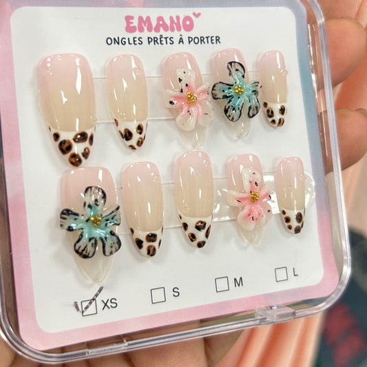 Press On Nails Savanna EMANO – Ongles faits main motif léopard et fleurs 3D