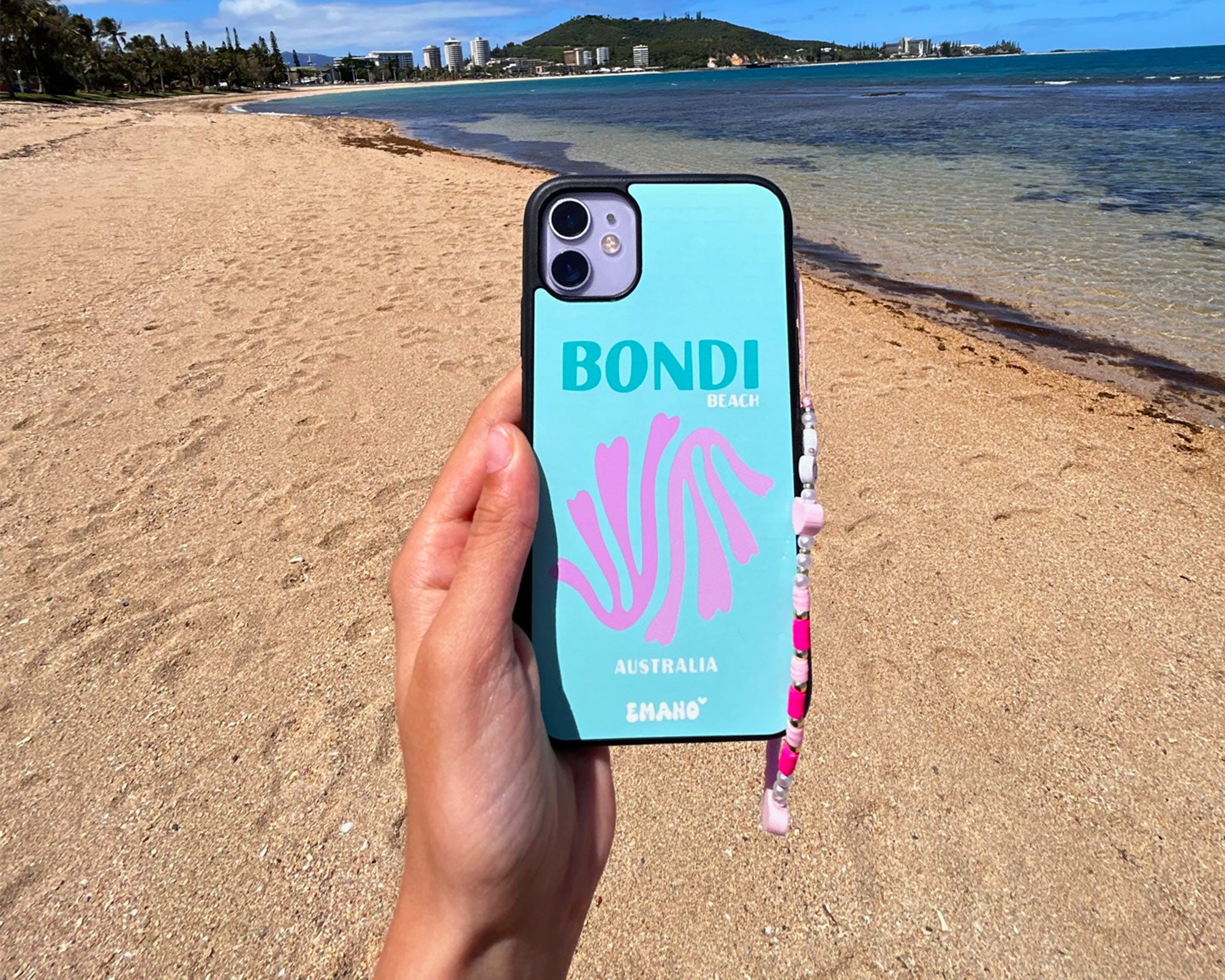 Découvrez la magie de Bondi Beach, même lorsque vous êtes loin, avec notre coque de téléphone Emano. Capturez l'esprit ensoleillé de l'Australie à chaque appel. ☀️📱 #EmanoWorld