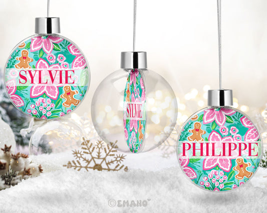 Une décoration de Noël personnalisée avec le prénom de votre choix, ornée de motifs festifs pour illuminer votre sapin et votre maison.