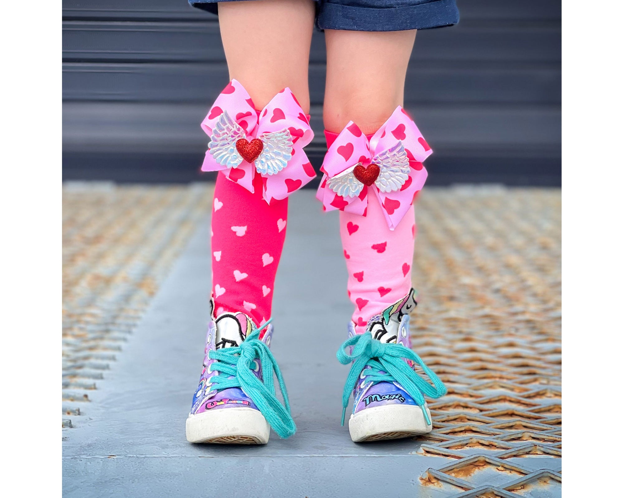 Si vous cherchez une façon amusante et ludique d'ajouter un peu d'amour et d'éclat à votre tenue, les chaussettes Love Hearts Fun sont le choix parfait.