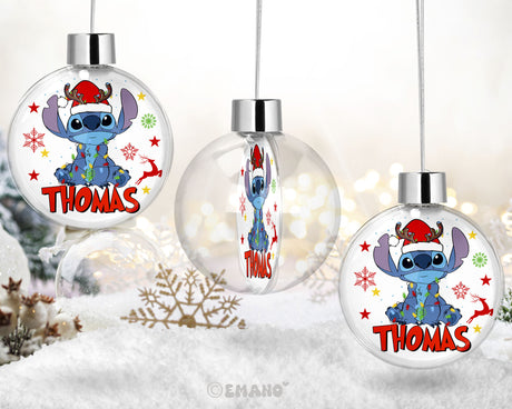 Une décoration de Noël personnalisée avec le prénom de votre choix, ornée de motifs festifs pour illuminer votre sapin et votre maison.